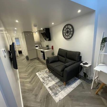 סווינדון Stylish & Cosy 1 Bed Apartment מראה חיצוני תמונה